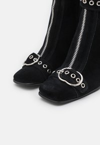 Jeffrey Campbell Kozaki