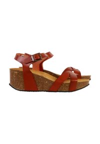 Sandalias de plataforma de cuero marrón con base de corcho, que presentan dos correas frontales y una correa ajustable en el tobillo con una hebilla de metal.
