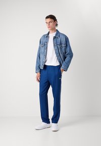 Lacoste Tepláky - globe