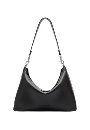 Czarna skórzana torebka na ramię o zakrzywionym, luźnym kształcie. Posiada długi pasek i metalowe elementy w kolorze srebrnym. Gładka faktura z subtelnym znakowaniem.