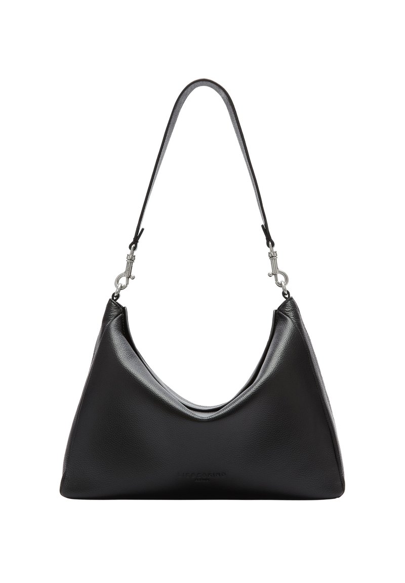 Czarna skórzana torebka na ramię o zakrzywionym, luźnym kształcie. Posiada długi pasek i metalowe elementy w kolorze srebrnym. Gładka faktura z subtelnym znakowaniem.