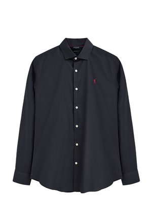 Camicia nera a maniche lunghe con bottoni, colletto e piccolo logo rosso ricamato sul petto sinistro.