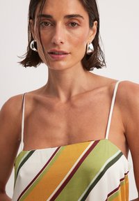 NA-KD Maxiklänning - stripe print