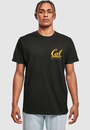 Sort bomulds T-shirt med korte ærmer, med et gult "Cal" logo og teksten "University of California" på venstre brystområde.