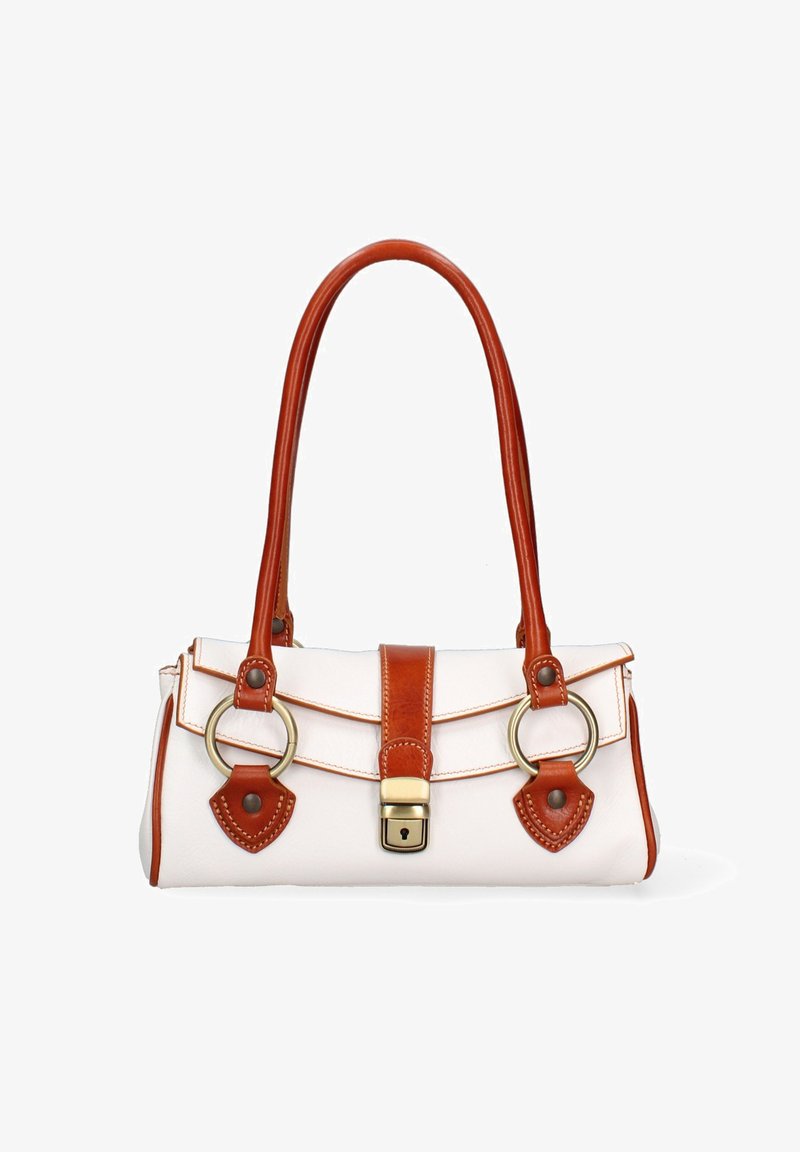 Borsa in pelle bianca con accenti marroni, dotata di chiusura a fibbia, anelli metallici e cuciture decorative. Due manici robusti per il trasporto.