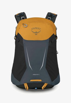 Zaino da trekking Osprey Hikelite 18 giallo e grigio, con spallacci imbottiti e numerosi anelli di attacco.