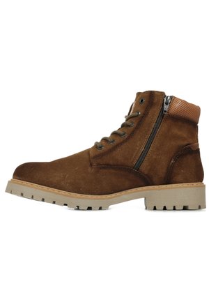 Bottine en daim marron avec un accent texturé beige, devant à lacets, fermeture éclair sur le côté et semelle robuste.