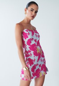 BWLDR JACLYN MINI - Denní šaty - hot pink jacquard