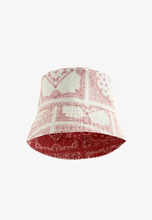 Apgriežams kausu cepure ar baltu ārpusi un sarkanu paisley lentas rakstu, un vienkrāsainu sarkanu paisley rakstu iekšpusi.