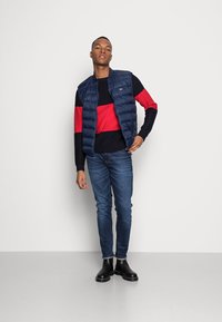 Jack & Jones JCOSHAWN CREW NECK  - Camisola - ribbon red