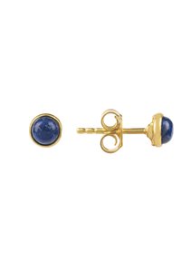 Pendientes de oro con piedras redondas de lapislázuli de superficie suave. La montura de oro tiene un diseño delicado de vástago rizado.