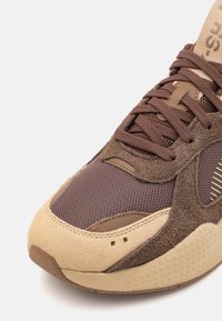 Puma RS X HERITAGE UNISEX - Sportcipő - espresso brown/sand dune