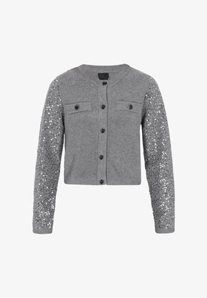 Grauer Cardigan, strukturierter Strickkörper mit zwei Fronttaschen, Knopfverschluss und langen Ärmeln, die mit Pailletten verziert sind, um einen schimmernden Effekt zu erzielen.