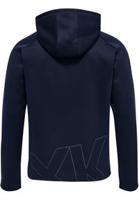 Granatowa bluza z kapturem o gładkiej fakturze, z kapturem na sznurku i geometrycznym logiem w jasnoszarym kolorze u dołu. Długie rękawy.