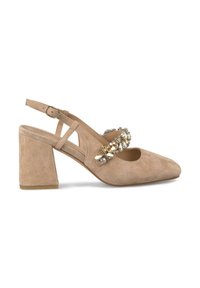 Tacones de ante beige con tirante trasero y punta cuadrada, adornados con un embellecimiento decorativo de piedra en la correa frontal y un tacón grueso.