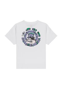 Witte t-shirt met een grafiek van een grommend cartoonwolfhoofd omgeven door paarse gedraaide ringen en groene slijm.