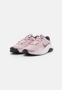 Nike Performance LEGEND ESSENTIAL 3 - Sapatilha de treino - barely rose/cave purple/white/pure platinum/pink rise