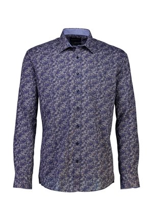 Langærmet skjorte i marineblå med et blomstermønster i nuancer af blå og hvid. Har klassisk krave og knaplukning foran.