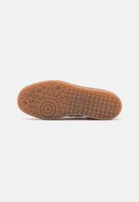 adidas Originals SAMBAE - Baskets basses - off white/cream white/core black