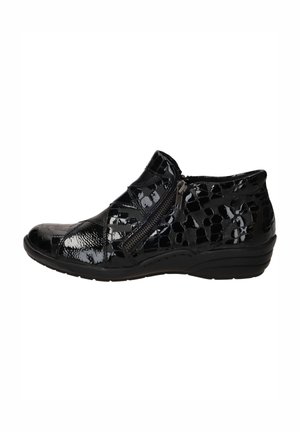 Bottines en cuir verni noir avec un motif crocodile texturé, dotées d'une fermeture éclair latérale, d'un bout rond et d'un petit talon solide.
