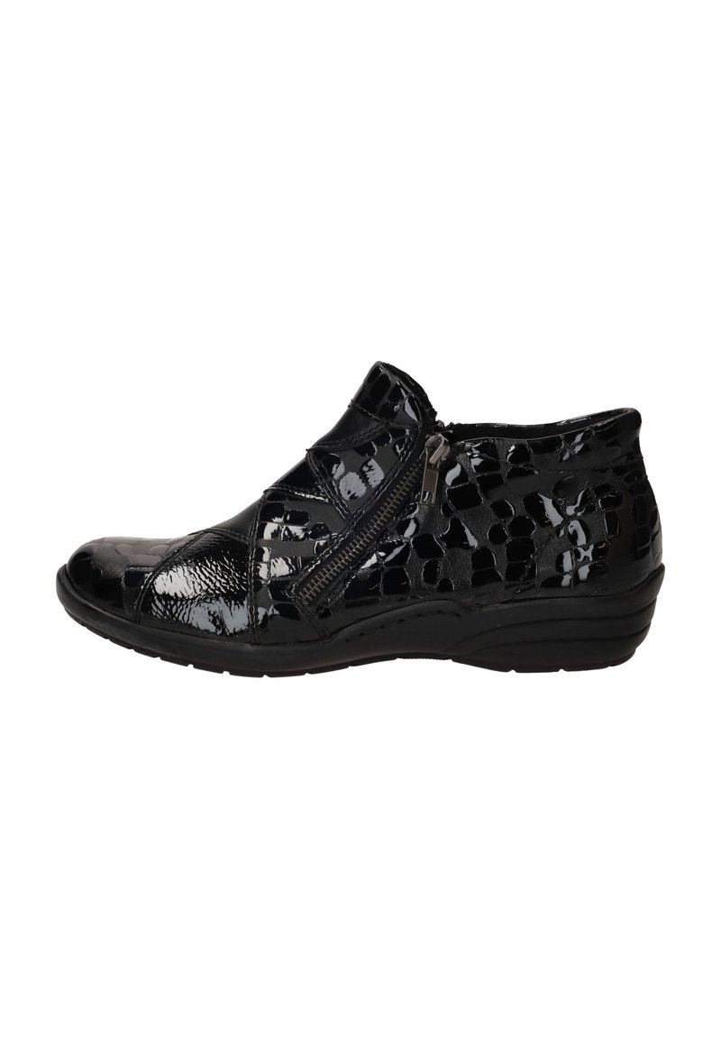 Bottines en cuir verni noir avec un motif crocodile texturé, dotées d'une fermeture éclair latérale, d'un bout rond et d'un petit talon solide.