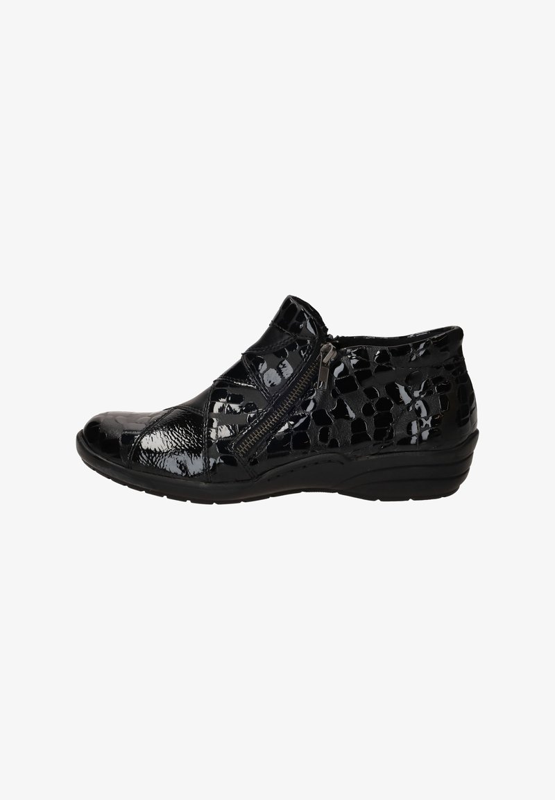 Bottines en cuir verni noir avec un motif crocodile texturé, dotées d'une fermeture éclair latérale, d'un bout rond et d'un petit talon solide.