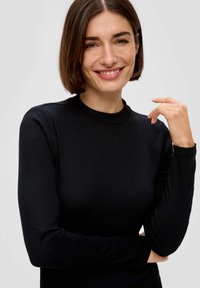 s.Oliver Langarmshirt - schwarz