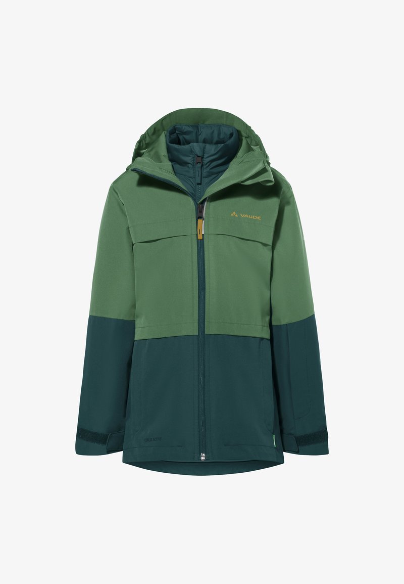 Veste verte au design bicolore, avec une capuche, une fermeture éclair et des poignets ajustables. Fabriquée en matière résistant à l'eau avec des poches à l'avant.