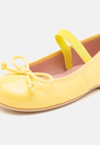 Pretty Ballerinas AMI - Bailarinas con hebilla - ananas