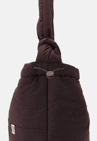 MSCH Copenhagen ICON CROSSBODY KEY - Velika torba - raisin