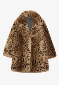 Casaco de pelúcia falso castanho e bege com padrão de leopardo escuro, gola larga e mangas longas, exposto sobre um fundo branco.