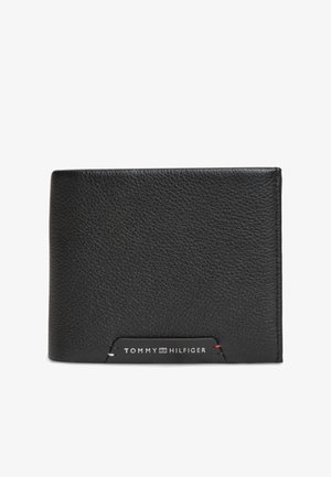 Schwarze strukturierte Lederbrieftasche mit einer kleinen Tommy Hilfiger Logoplatte vorne unten in der Mitte.