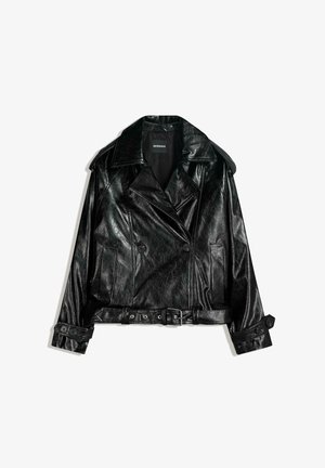 Sort læder cropped bikerjakke med dobbeltknaplukning, store kraver, knapdetaljer og belted liv. Glat tekstur.