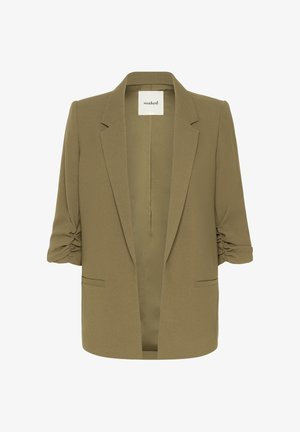 Olivengrøn blazer med åben front, rynkede trekvartlange ærmer og to forlommer uden knapper eller lukninger.