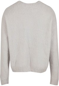 Hellgrauer, strukturierter Strickpullover mit rundem Hals, fallenden Schultern und geripptem Saum. Einfaches Design ohne sichtbare Muster oder Akzente.