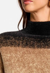 Morgan HIGH COLLAR - Striktrøje - camel