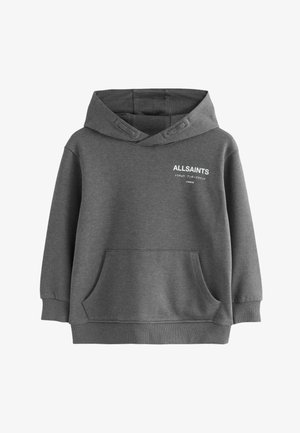 Ciemnoszara bluza z kapturem, z kieszenią kangurką z przodu oraz białym logo "ALLSAINTS" i japońskim napisem na lewej górnej części klatki piersiowej.