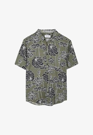 Chemise boutonnée à manches courtes de couleur vert olive avec un grand imprimé floral noir et blanc et un col classique.