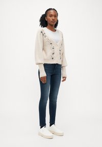 ONLY Petite ONLJULIA BATWING CARDIGAN - Neuletakki - pumice stone