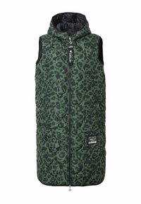 Gilet imbottito verde con macchie nere di leopardo, design senza maniche, chiusura con zip e una piccola etichetta con testo. Texture trapuntata su tutto il tessuto.
