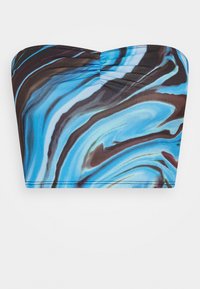 Top de bikini bandeau com um padrão espiral azul e castanho, feito de um tecido suave e elástico com um detalhe central franzido.