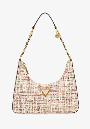 Mała torebka na ramię z różową, białą i złotą tkaniną tweedową, złotym łańcuszkiem jako paskiem oraz złotym trójkątnym logo Guess na przedniej części.