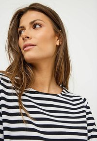 Tamaris - Bluzka z długim rękawem