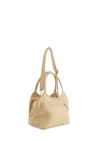 Beige Lederhandtasche mit zwei Griffen, runder Form, Reißverschluss oben und einer vorderen Reißverschlusstasche. Strukturierte Oberfläche mit minimalem Zubehör.
