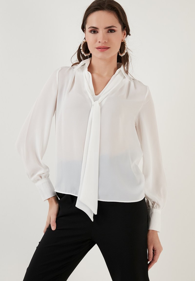 LELA REGULAR FIT Blouse ecru/offwhite Zalando.ie