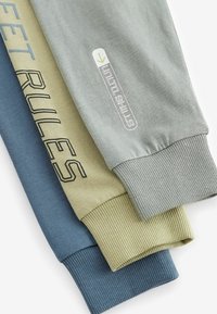 Next GRAPHIC 3 PACK REGULAR FIT - Pikkade varrukatega topp - green blue football