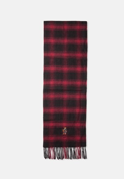 Cachecol às riscas em vermelho e preto, feito de um tecido suave. Apresenta bordas fringidas e um pequeno logótipo bordado perto da parte inferior.