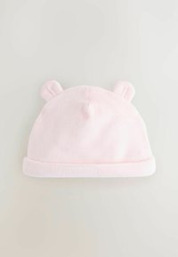 Cappello per neonato rosa chiaro con piccole orecchie tonde, realizzato in tessuto morbido, esposto su uno sfondo neutro.
