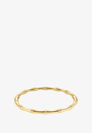 Bracelet jonc doré présentant un design inspiré du bambou avec des segments lisses et texturés alternés, créant un look superposé.