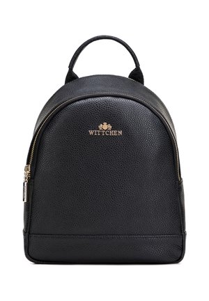 Zwarte rugzak van getextureerd leer met gouden ritssluiting en Wittchen-logo, bovenhandvat en afgeronde vorm op een witte achtergrond.